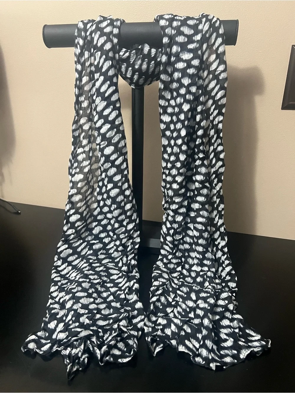 4 Black & White Patterned Scarfs
